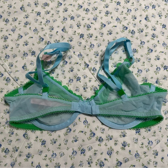 Victoria’s Secret - Picture 2 of 3